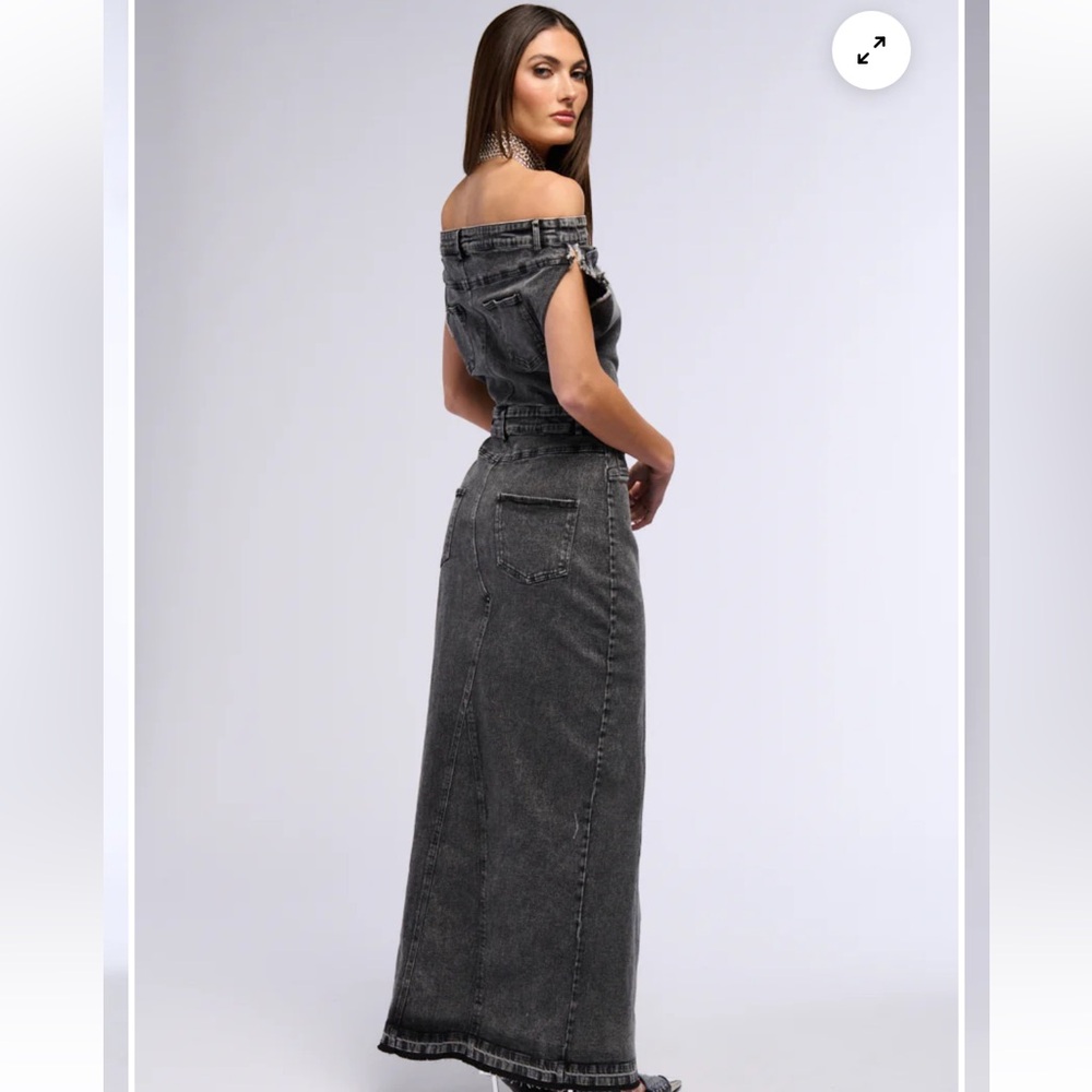 3)DERRIA OFF THE SHOULDER DENIM MAXI DRESS EUC MSRP$90  LG wore this to poshfest - Picture 5 of 8